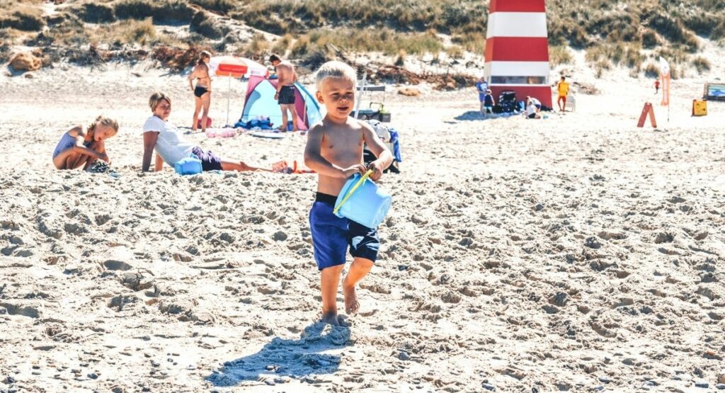 Badning ved Klegod Strand - Lej et luksussommerhus ved Klegod