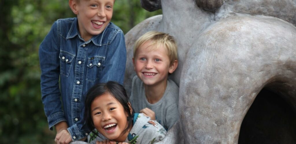 Glada barn i Köpenhamns zoo