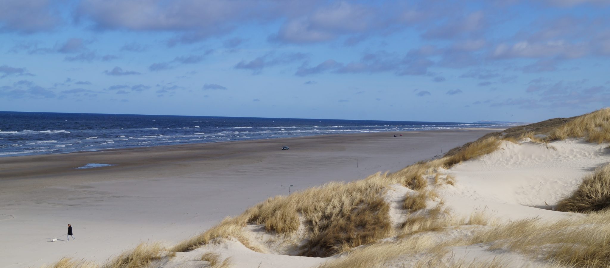 En vidsträckt och inbjudande sandstrand i Nordjylland.
